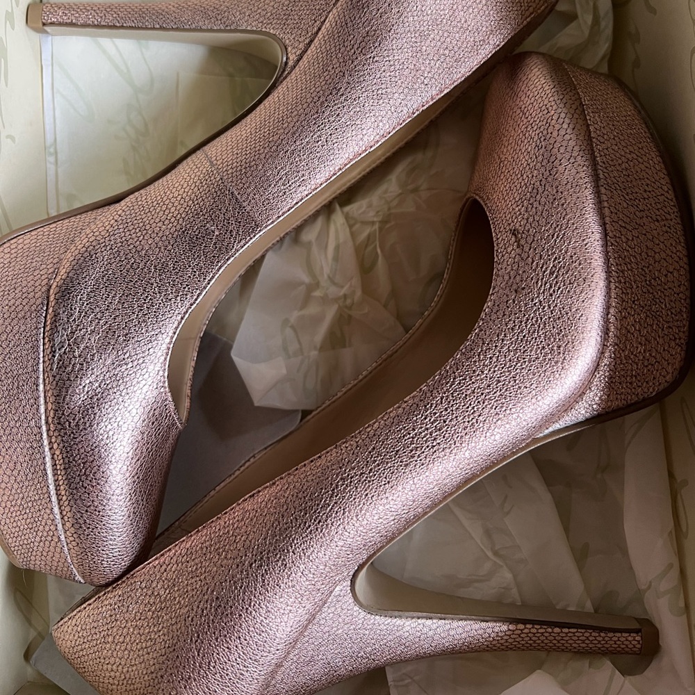 New Enzo Angiolini Rose Gold platforms size 7